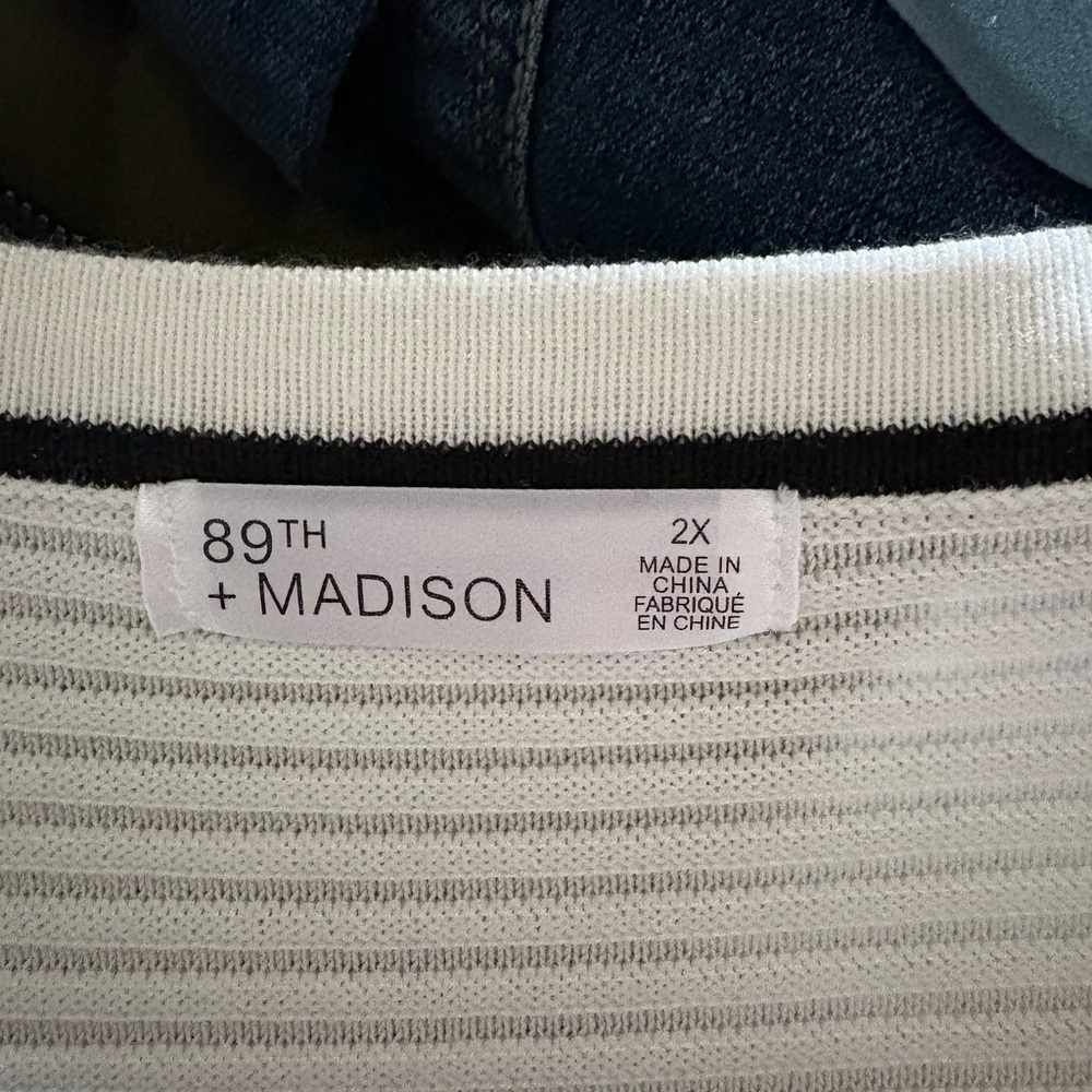 89th & Madison Black and White Knit Top